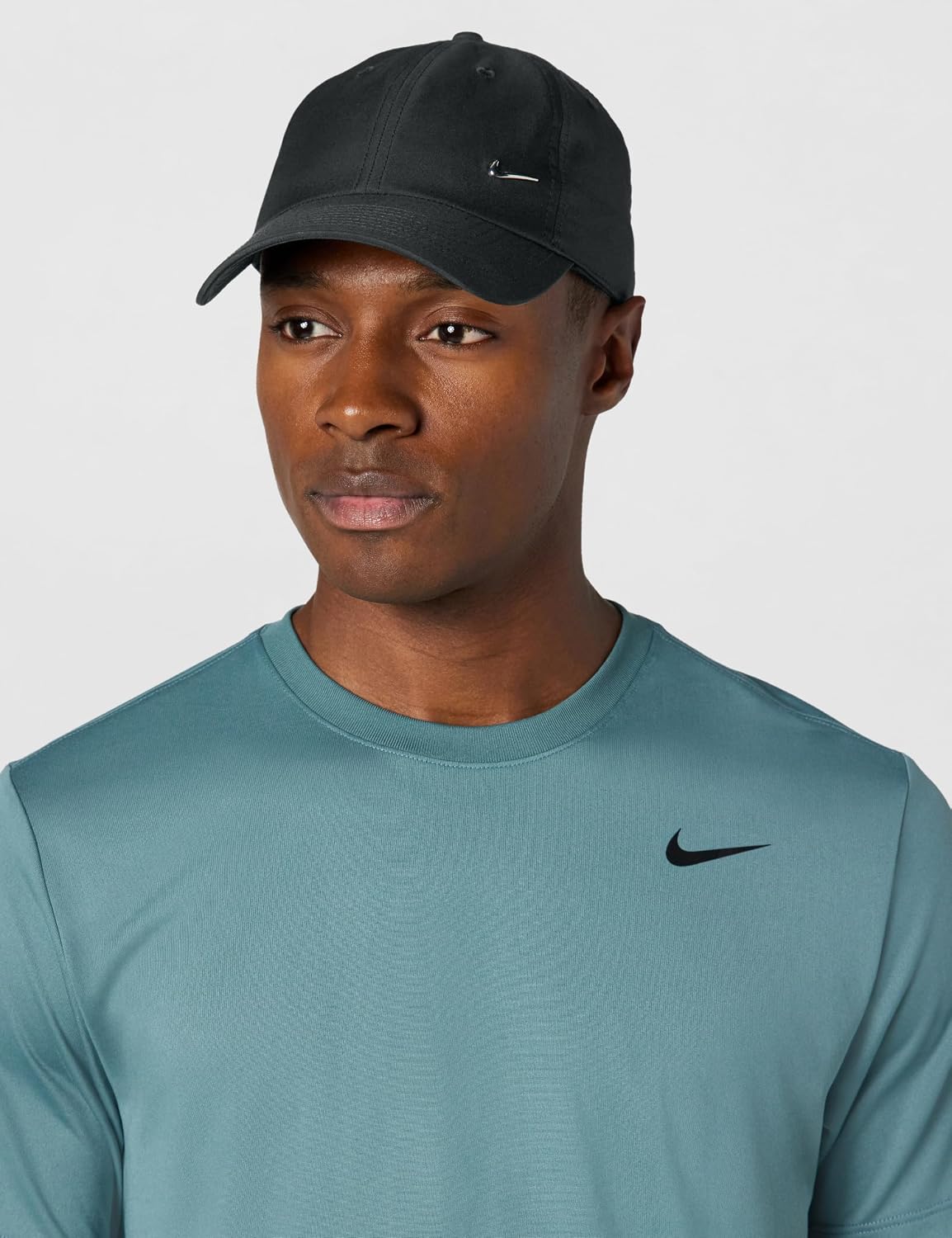 Detalle 2 de NIKE FB5372-010 gorra M/L clásica para diario