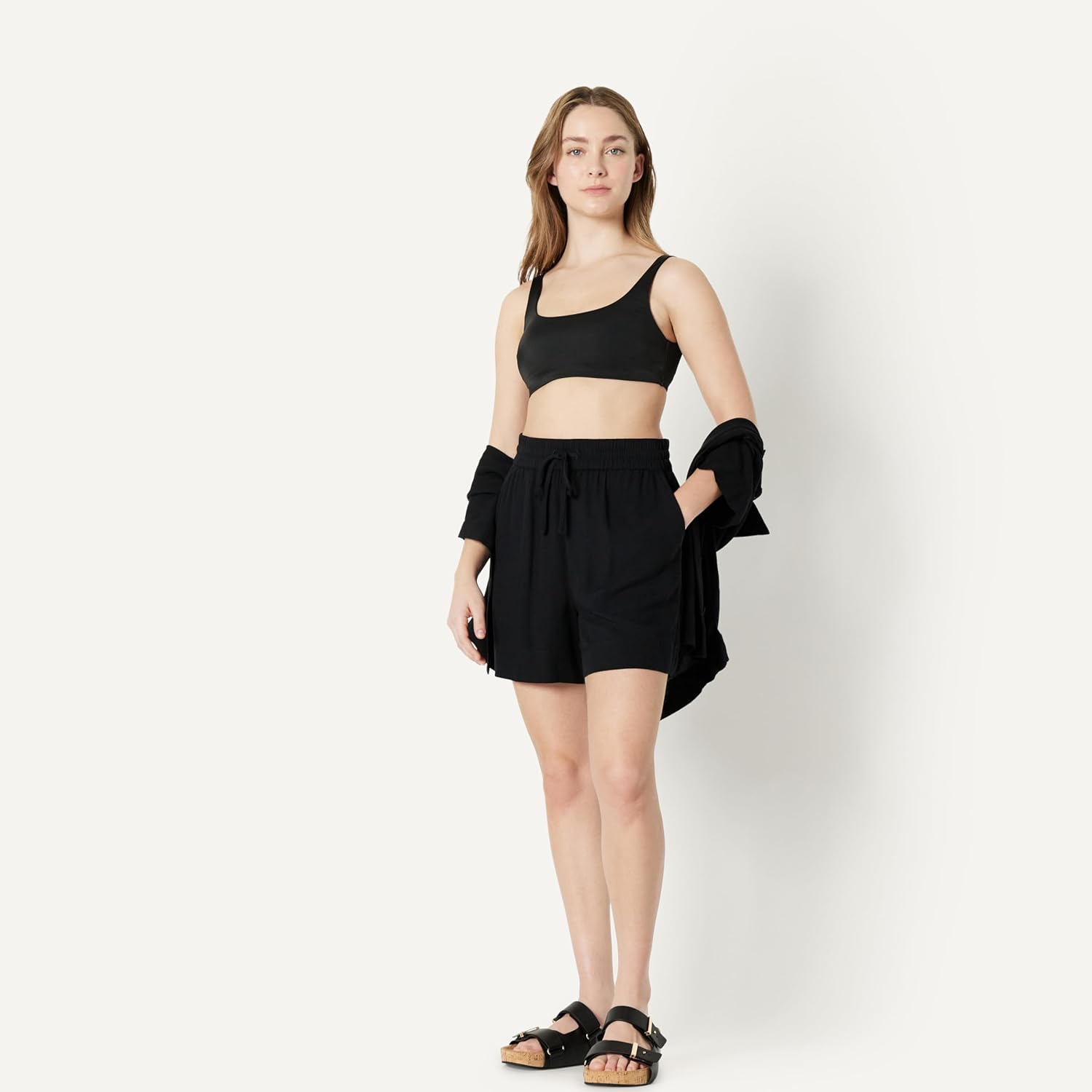 Thumbnail 4 de Amazon Essentials Women's Square-Neck Bikini Top: a practical, comfortable option for sunny days