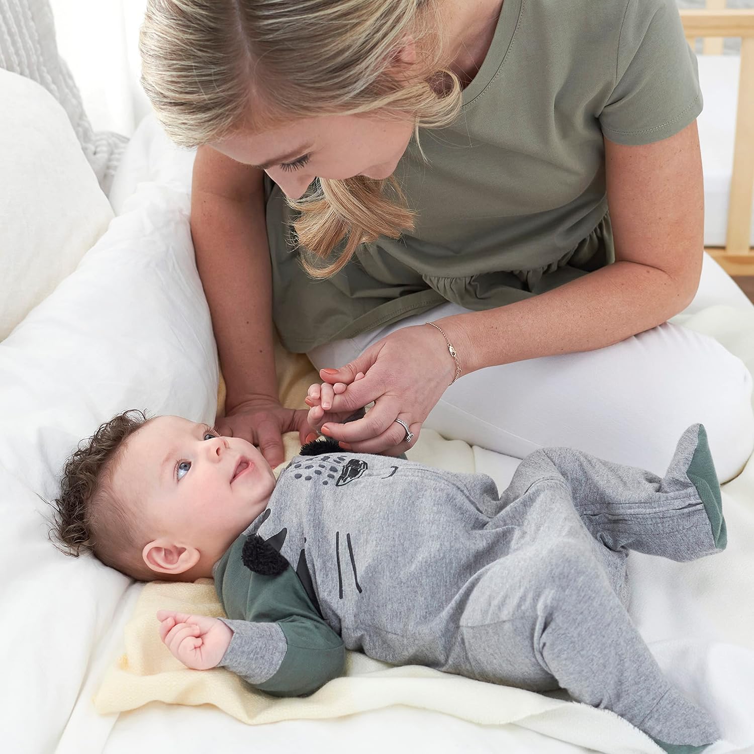 Detalle de Gerber 4 Pack Sleep 'N Play Footie – Dormeuses pour bébés et tout-petits (4 modèles)