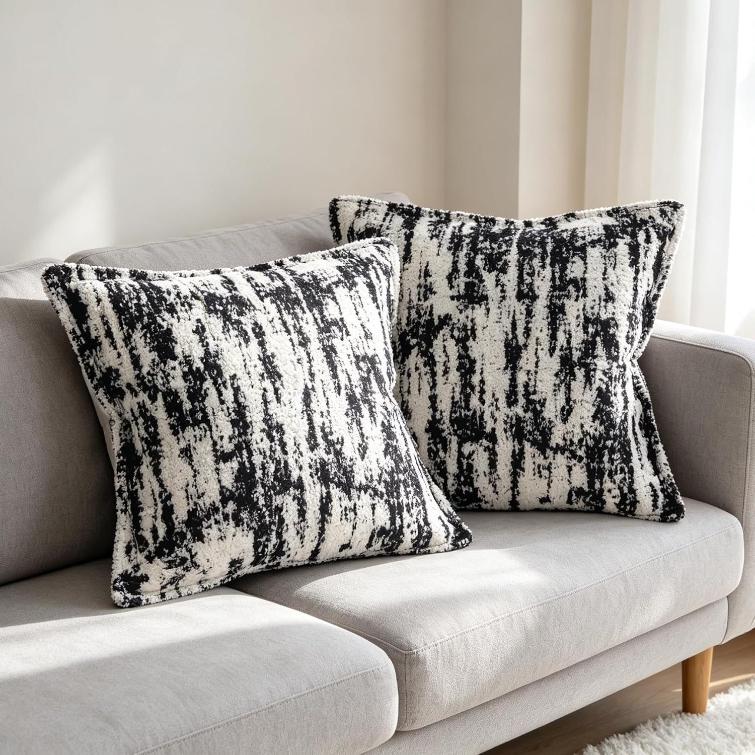 Detalle de OYIMUA Fluffy Cushion Covers 45 x 45 Black & White – Set of 2
