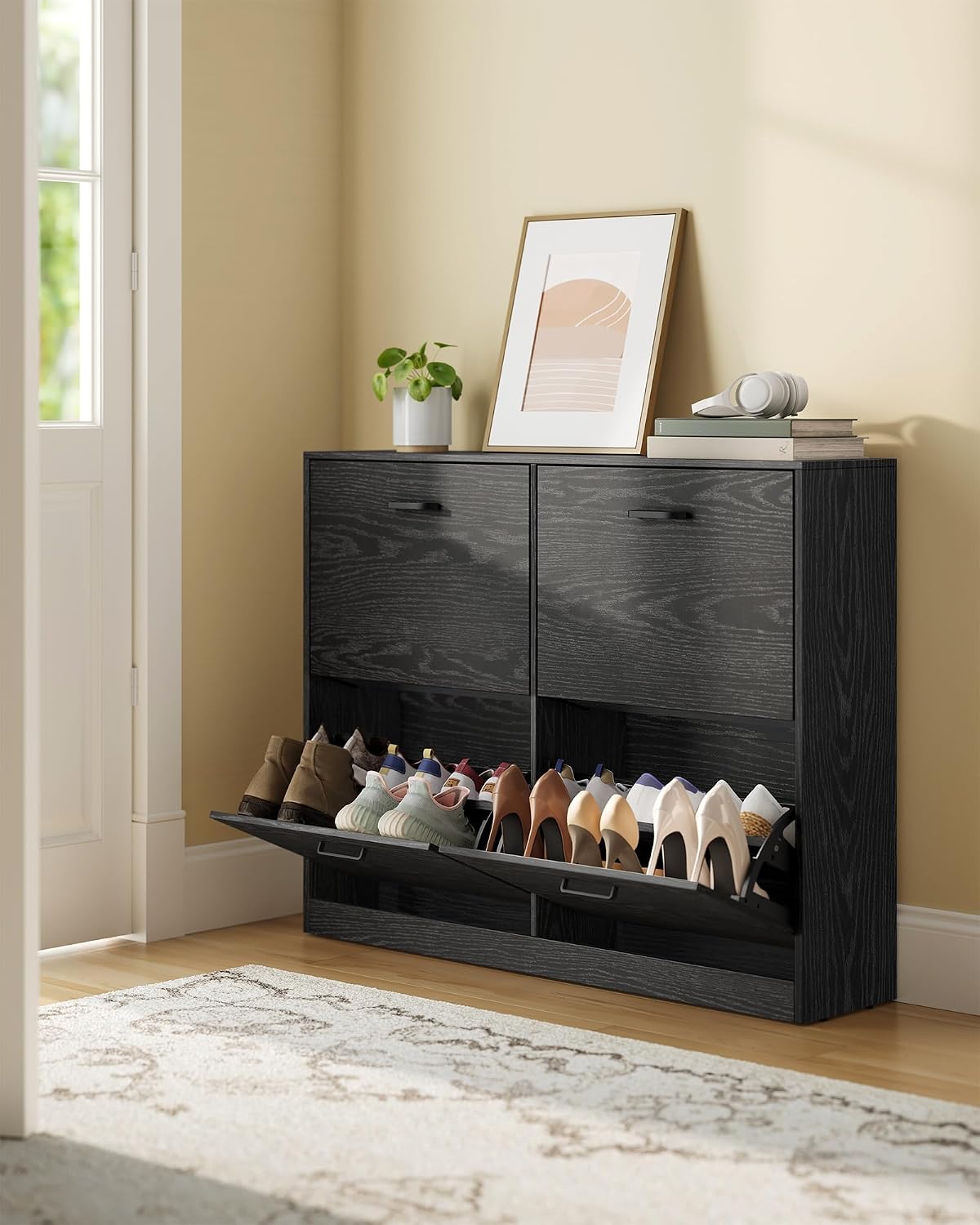 Detalle de VASAGLE LBC035B01 shoe cabinet, 4 flaps, adjustable dividers, ebony black