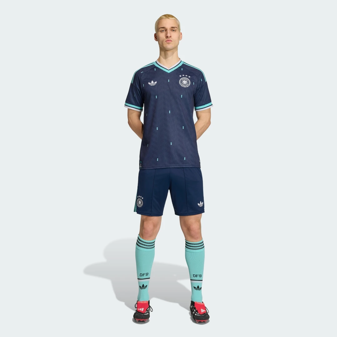 Detalle de Pantalón corto segunda equipación Alemania 26 de Adidas