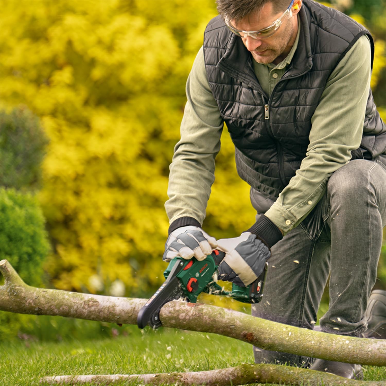 Thumbnail 6 de Bosch EasyChain 18V Mini Chain Saw (18V-15-7) with 2.5Ah Battery & Charger