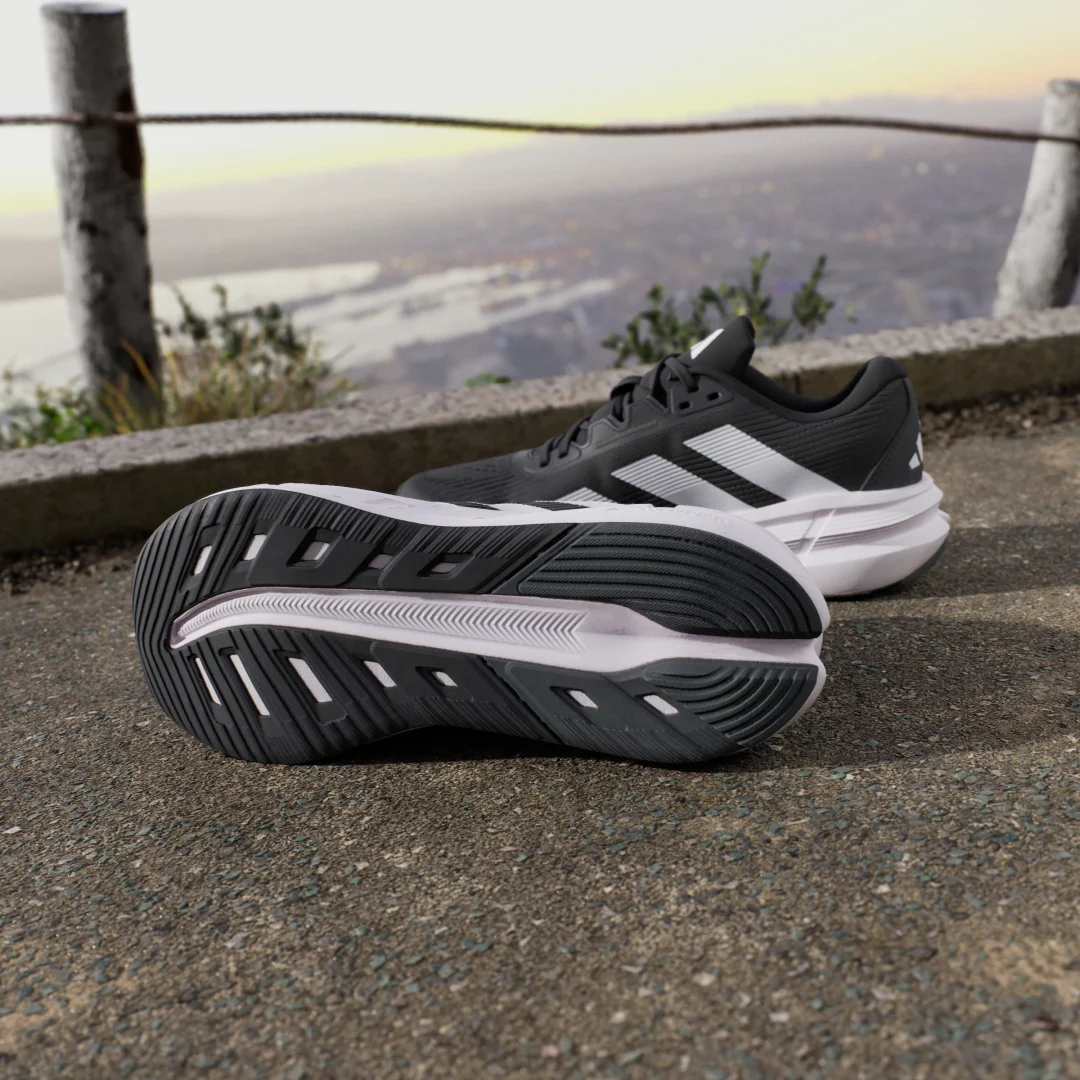 Detalle de Zapatilla de running Questar 3 de Adidas: ¿valen la pena para entrenar a diario?
