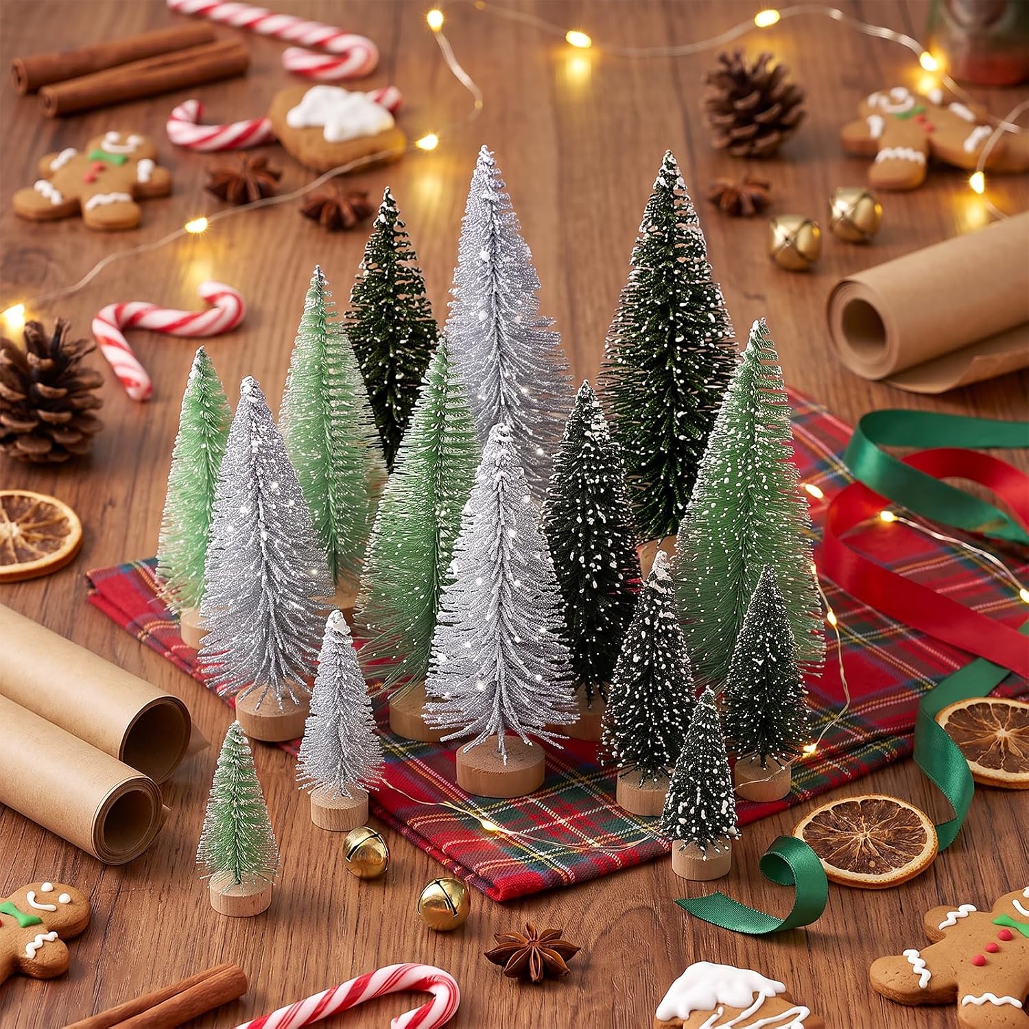 Detalle 1 de Mini Christmas Trees with Wooden Bases