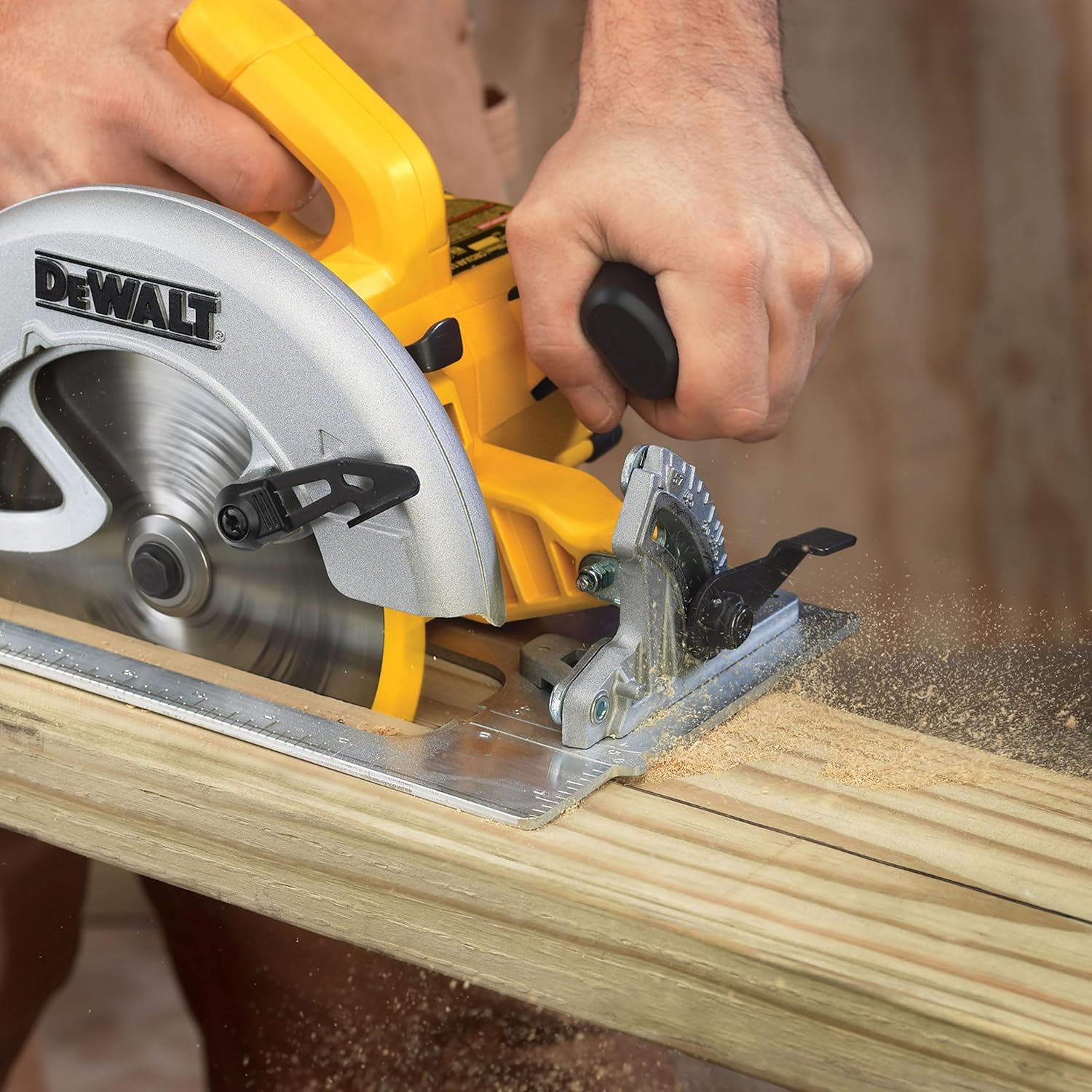 Thumbnail 6 de DEWALT DWE575K-QS Scie Circulaire 1000 W — performance fiable pour chantier et atelier