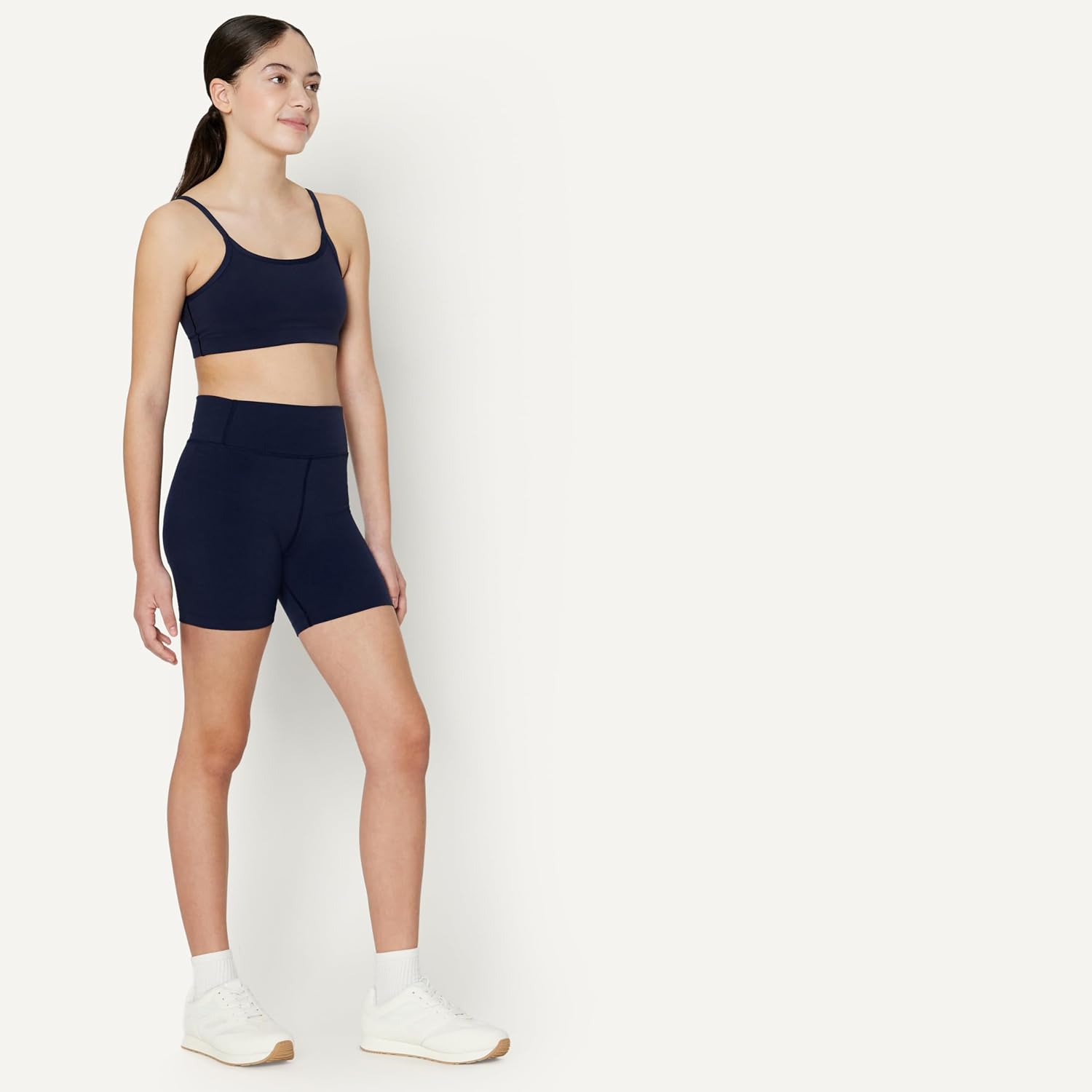 Detalle de Amazon Essentials Girls' Athletic FormFlex Buttery Soft Dance Cartwheel Bike Shorts