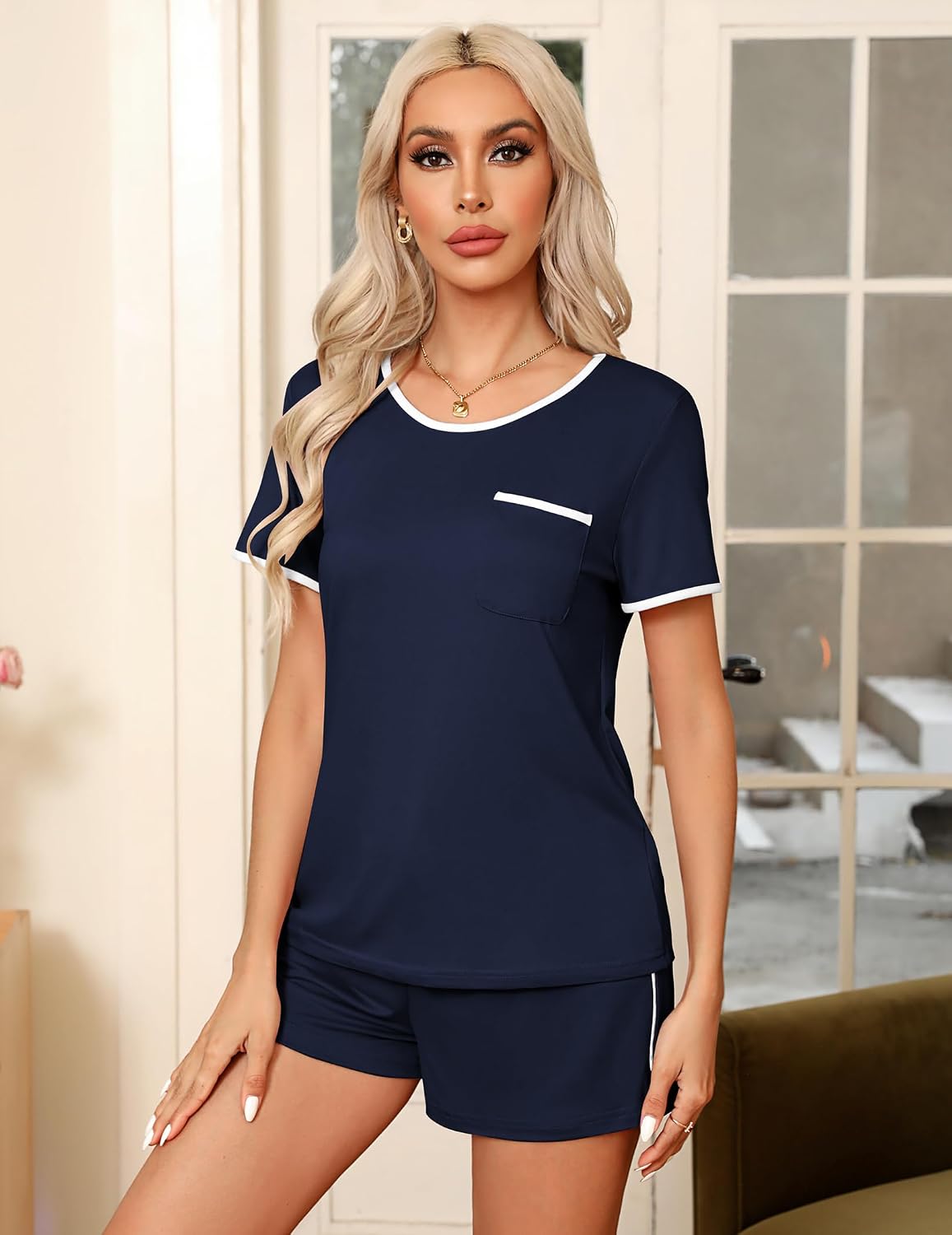 Detalle de Ekouaer Women's Two-Piece Pyjama Set with Chest Pocket and Drawstring Shorts