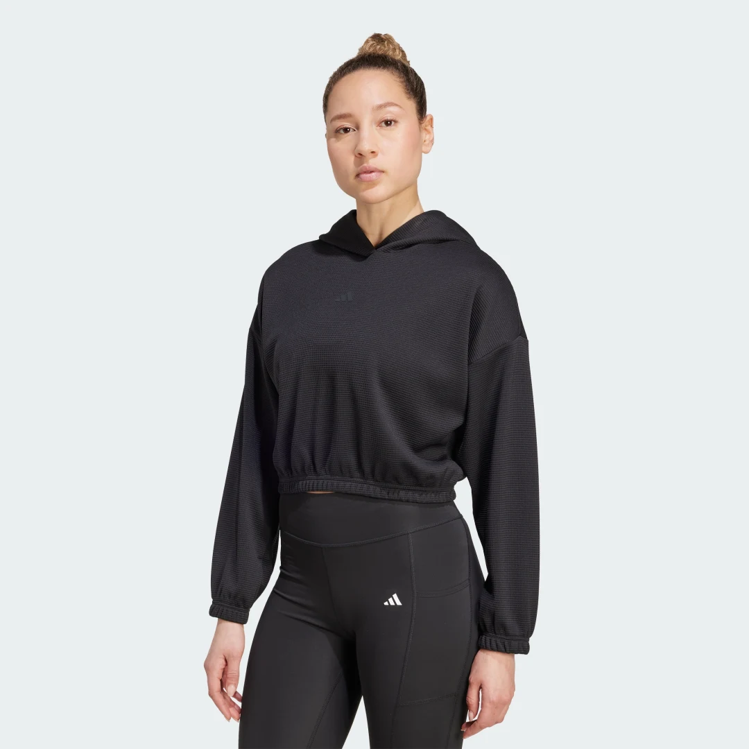 Detalle de Chaqueta de yoga Adidas, color negro — comodidad para tus sesiones