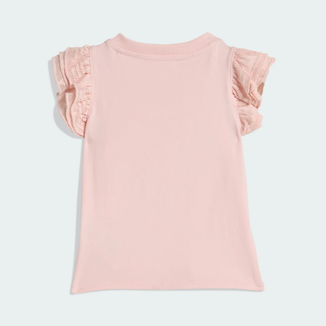 Detalle de Conjunto Adidas: camiseta y mallas 3/4 con encaje en color rosa