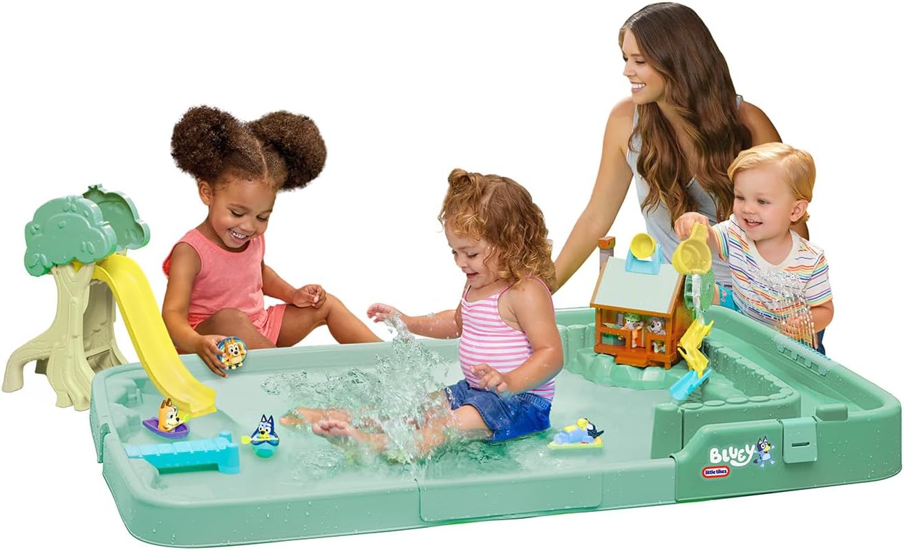 Detalle de Little Tikes Bluey Bushland Adventure – Wasserspielset mit 6 Zubehörteilen für 2–4-Jährige