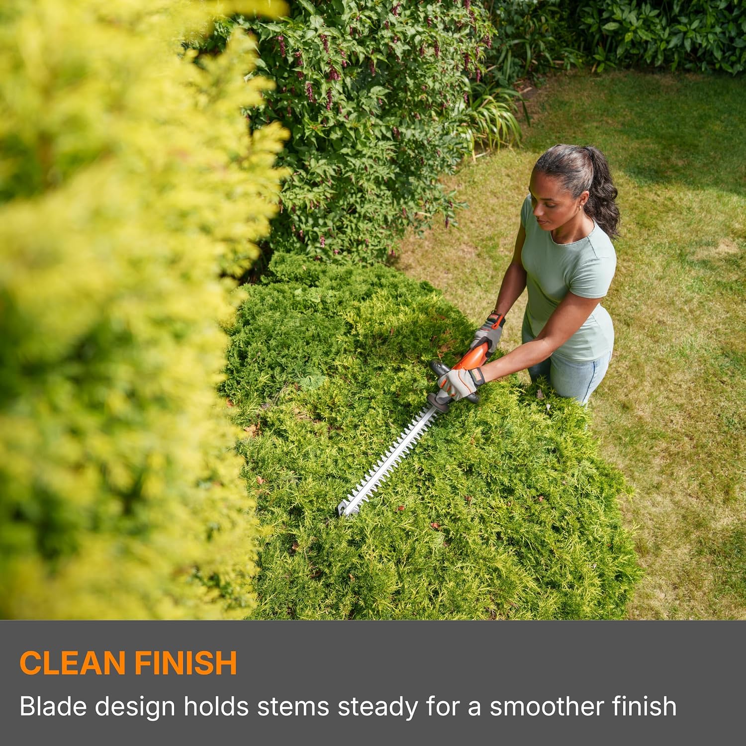 Thumbnail 3 de Flymo 18V SimpliCut 450 Hedge Trimmer (with battery and charger) — 45cm dual action blades