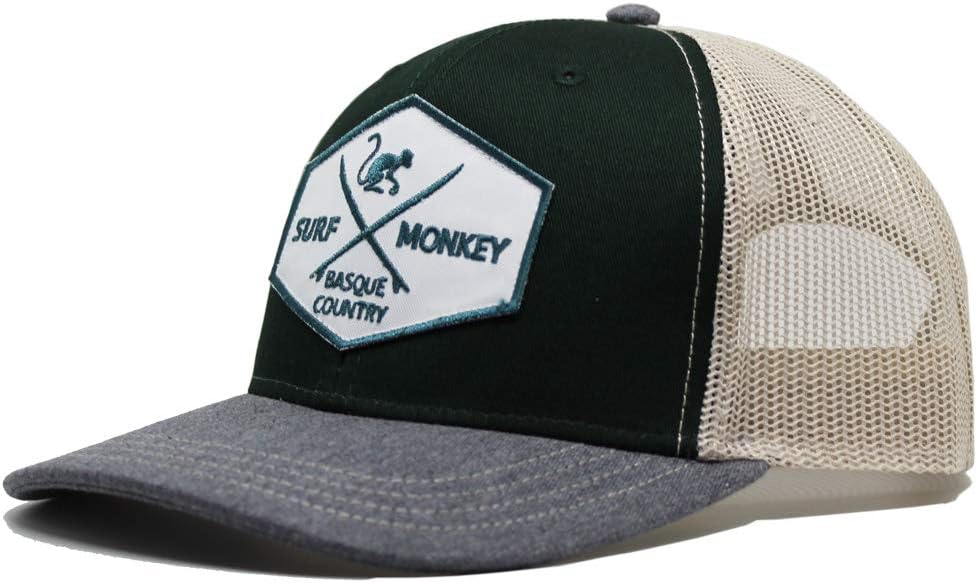 Detalle de Cappellino Verde Trucker Surf Monkey con visiera semi-curvata