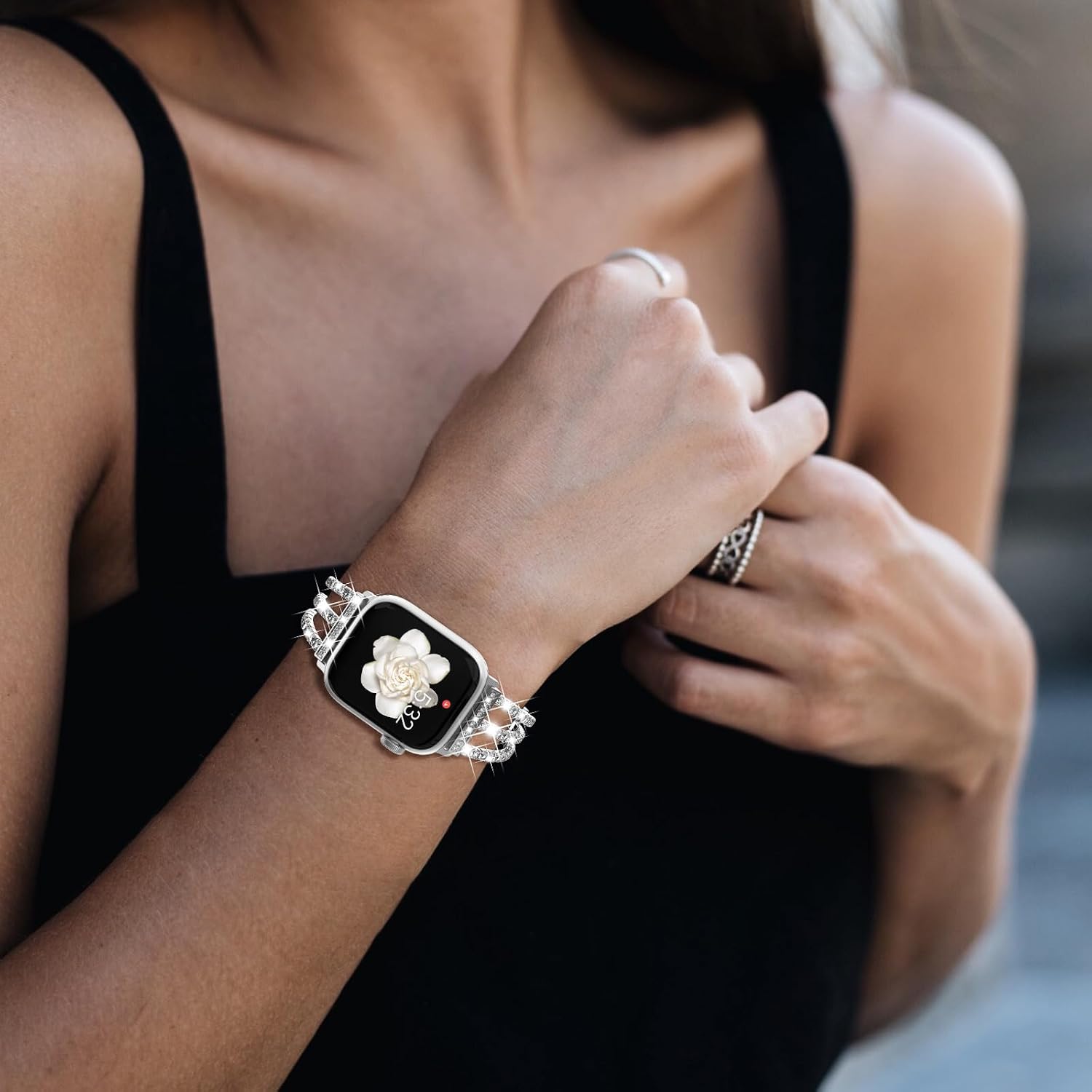 Detalle de WINGLE women’s bling stainless steel Apple Watch strap (compatible with 38/40/41/42/44/45/46mm models)