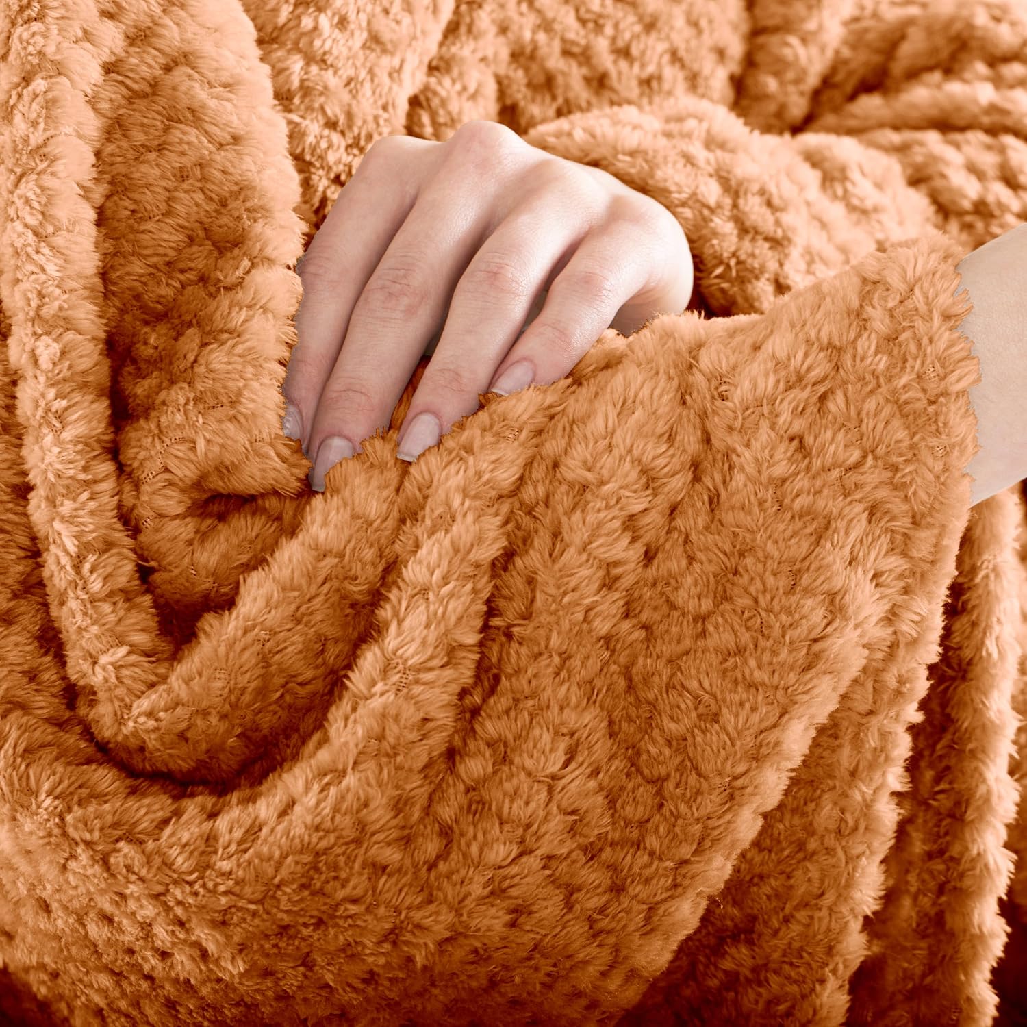Detalle 2 de RESTILO Henry koc z mikrofibry 70 × 150 cm, Lisi czerwony