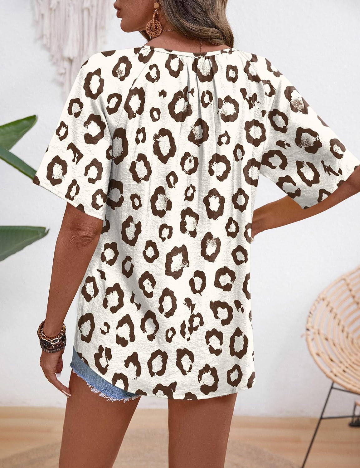 Detalle de Rapbin Women's V-Neck Cotton-Linen Blouse: Lightweight Boho Top for Everyday Wear