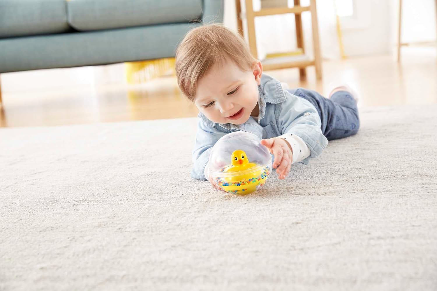 Detalle 2 de Fisher-Price WaterMates Entchenball – Lustige Ente in Kugel mit Konfetti, Baby Spielzeug ab 3 Monaten