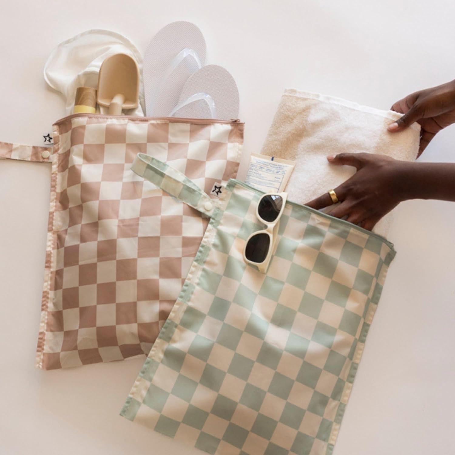 Detalle de Tiny Twinkle Waterproof Wet Bag 2-Pack: Reusable Wet/Dry Travel Bags for Babies