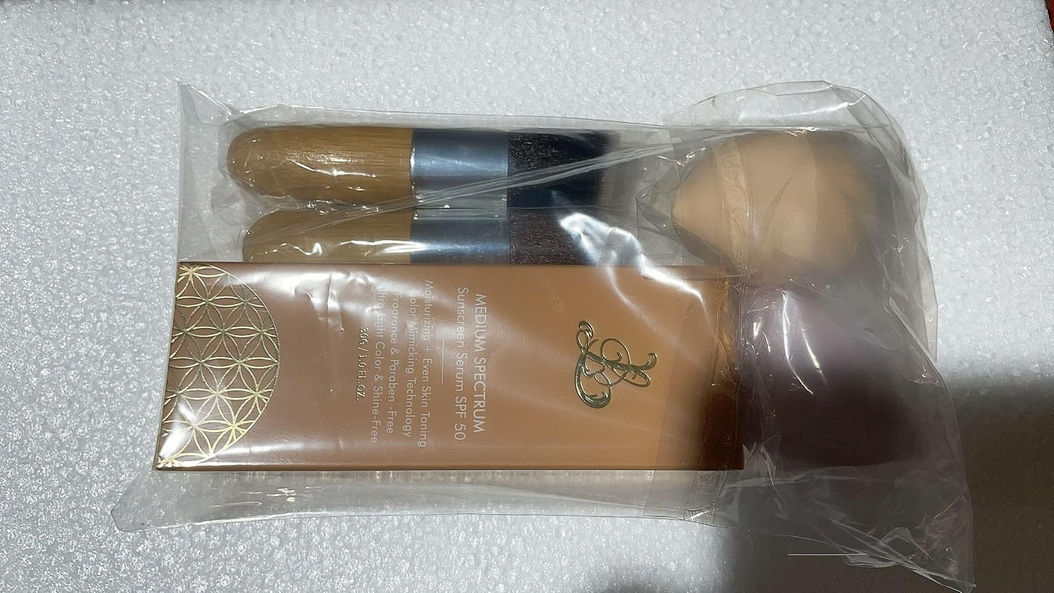 Thumbnail 6 de Match Foundation 4-in-1 with SPF 50 (Color Changing Medium Spectrum) with 2 Brushes & 2 Sponge