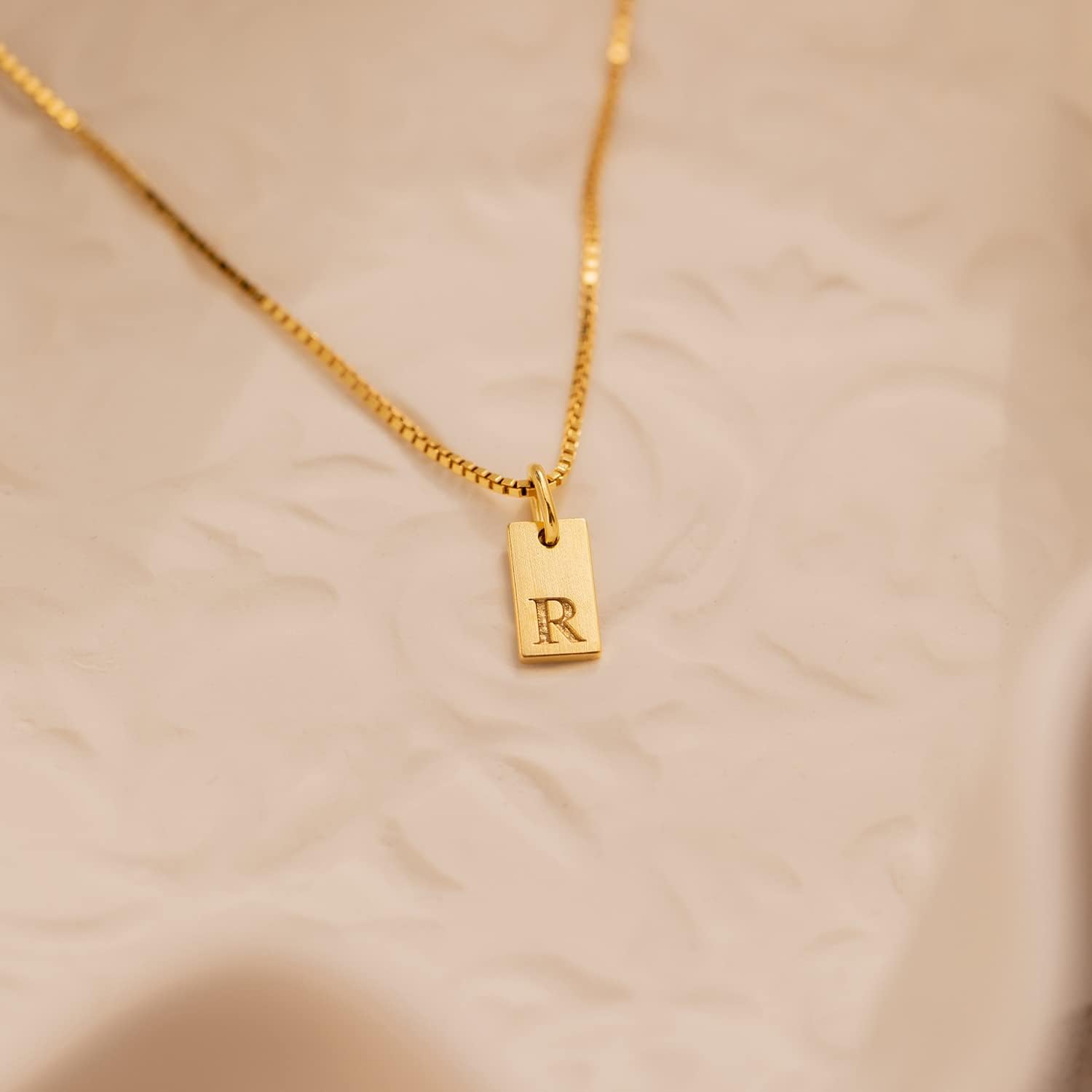 Detalle de Initial Necklace, 16.5-Inch Chain