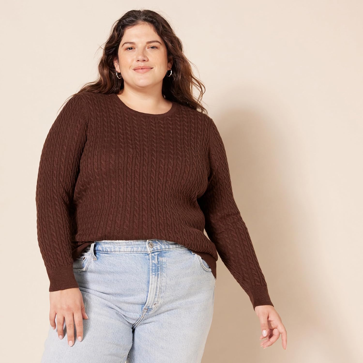 Thumbnail 2 de Amazon Essentials Women’s Lightweight Cable Knit Crewneck Jumper (Plus Size)