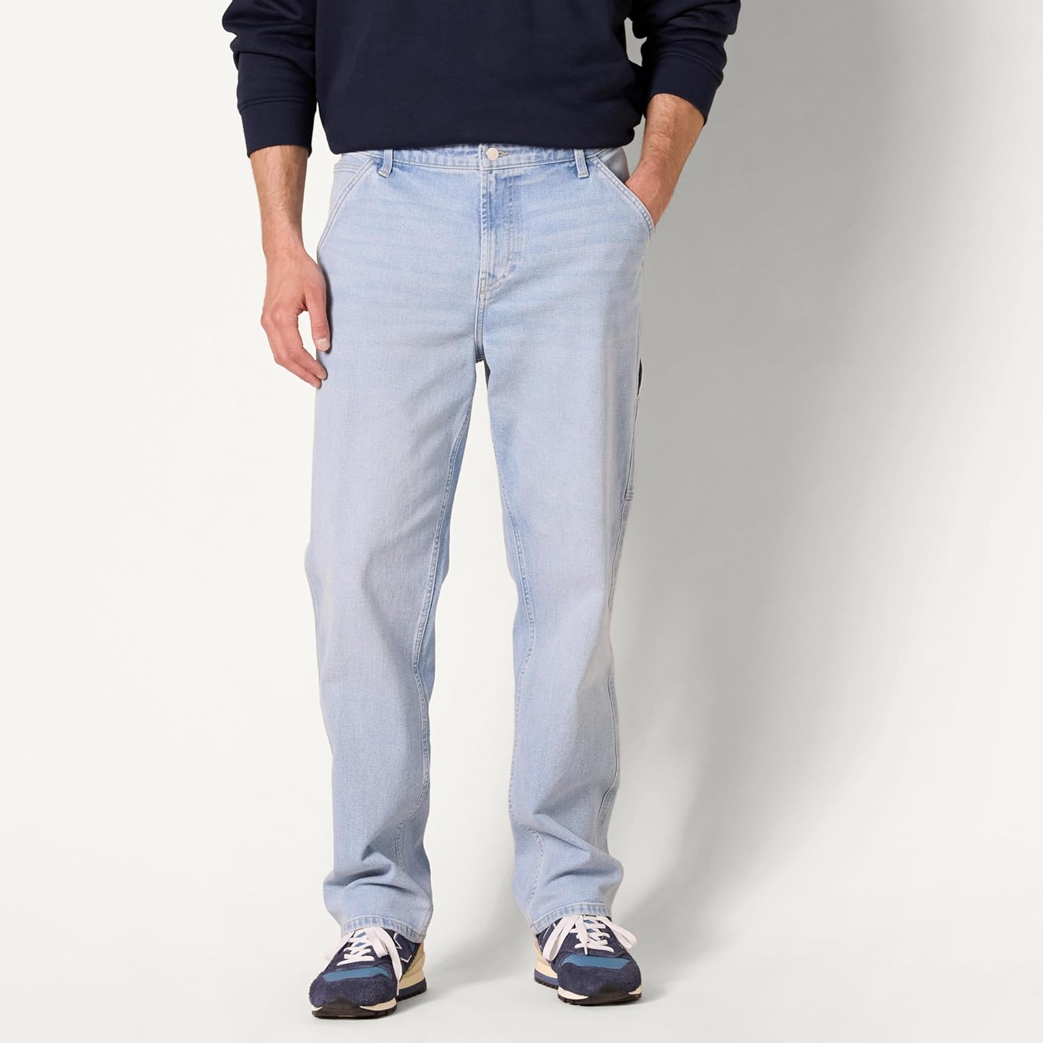 Thumbnail 2 de Amazon Essentials Herren Leicht elastische Relaxed Fit-Zimmermann-Jeans – robuste Alltags-Arbeitskleidung