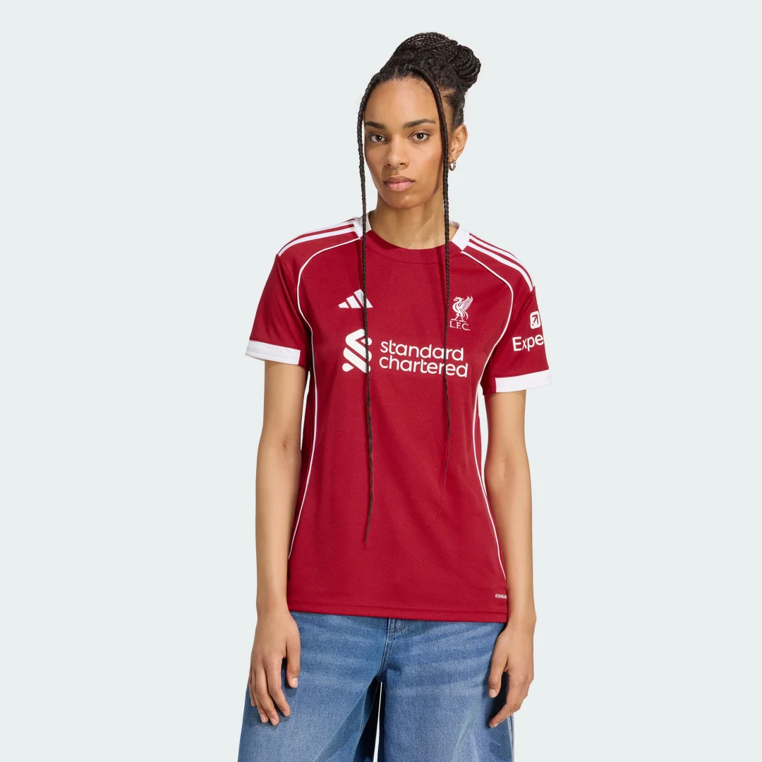 Detalle de Camiseta Liverpool FC 25/26 Home de Adidas – Rojo