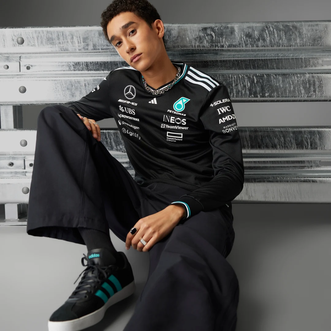 Detalle de Camiseta de manga larga Mercedes AMG Petronas F1 Team Driver Authentic – Adidas