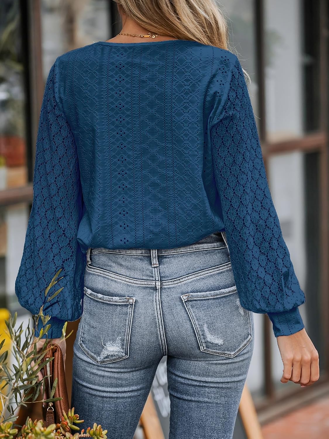 Detalle de CUPSHE camicetta donna con pizzo intagliato, scollo a V e orlo smerlato