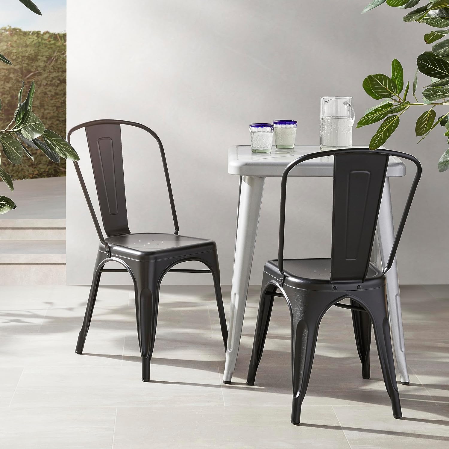 Thumbnail 1 de Amazon Basics Set of 4 Black Metal Dining Chairs with Backrest