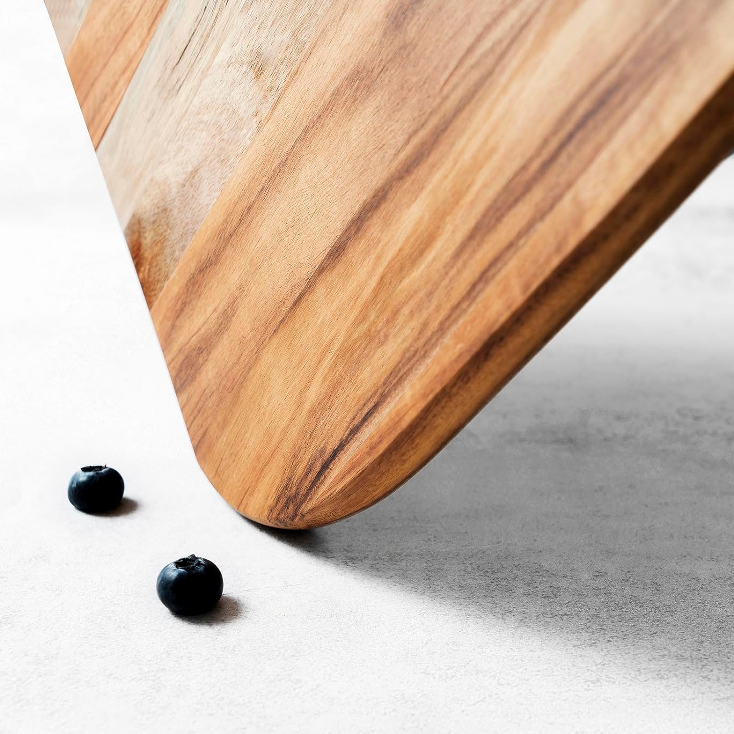 Detalle de Acacia Wood chopping boards (James.F) – solid acacia wooden cutting & serving board with hanging hole