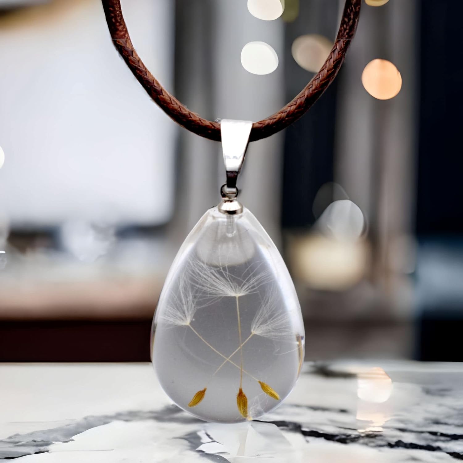 Thumbnail 4 de Leomarch Damen Lederhalsband Kette mit Anhänger – Pusteblume in Transparent Epoxidharz
