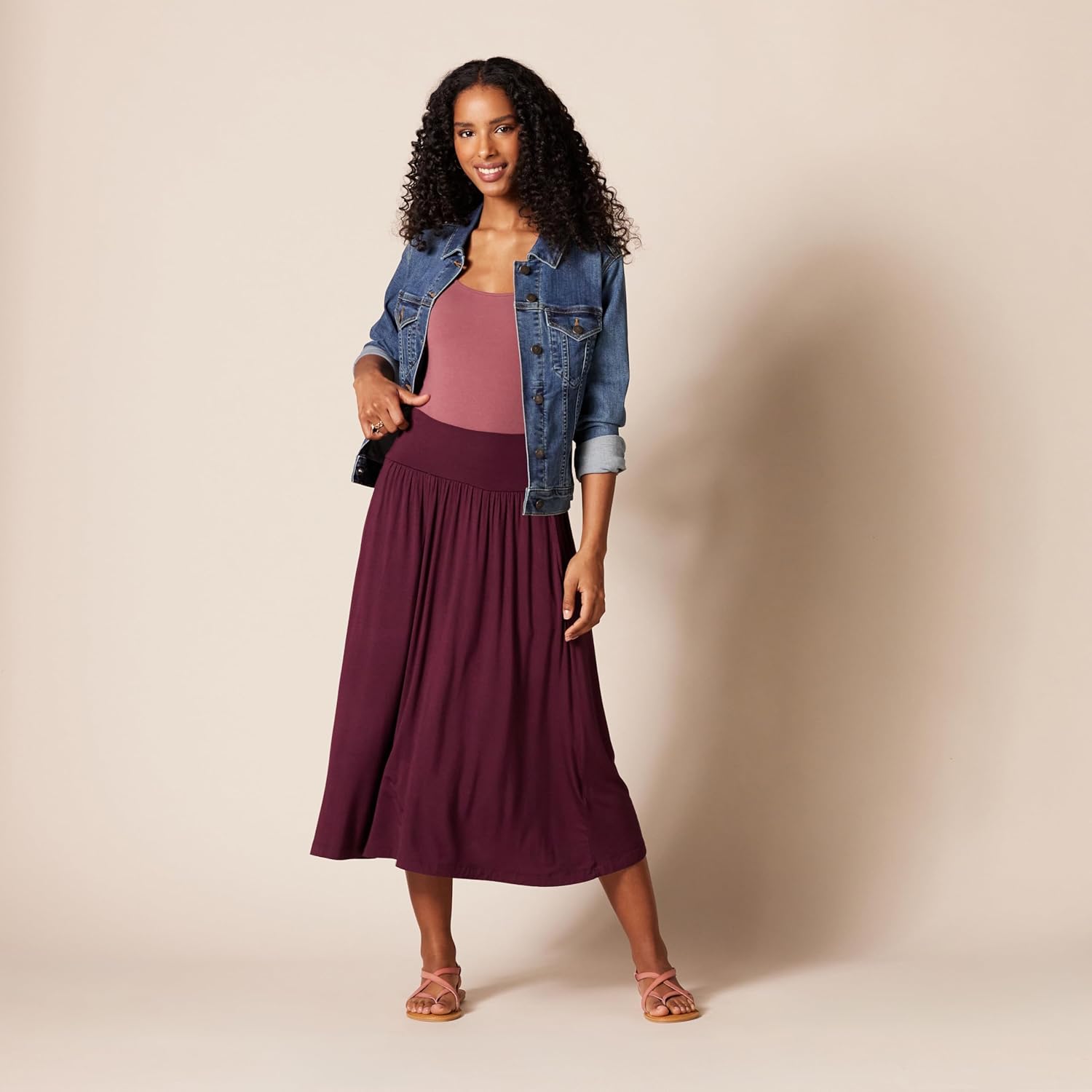 Detalle de Amazon Essentials Damen Midirock aus Jersey zum Hineinschlüpfen – 66,0 cm Länge
