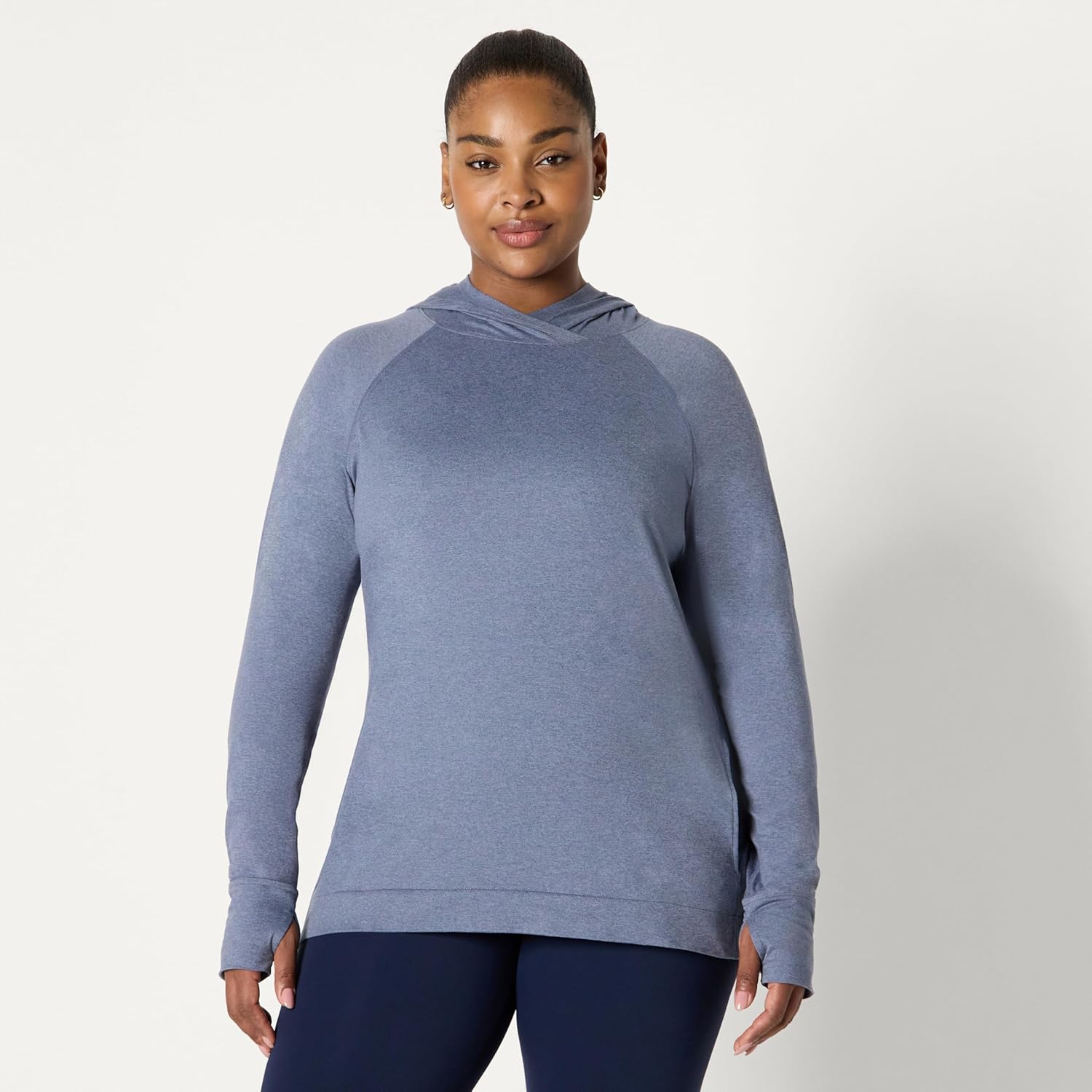 Thumbnail 5 de Amazon Essentials Women’s Athletic Soft Performance Lightweight Long-Sleeve Pullover Hoodie