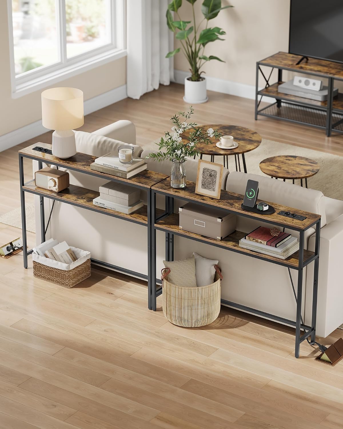 Detalle 1 de VASAGLE LNT136KD01 consoletafel met stopcontact, 2 legplanken, 100 x 20 x 81 cm