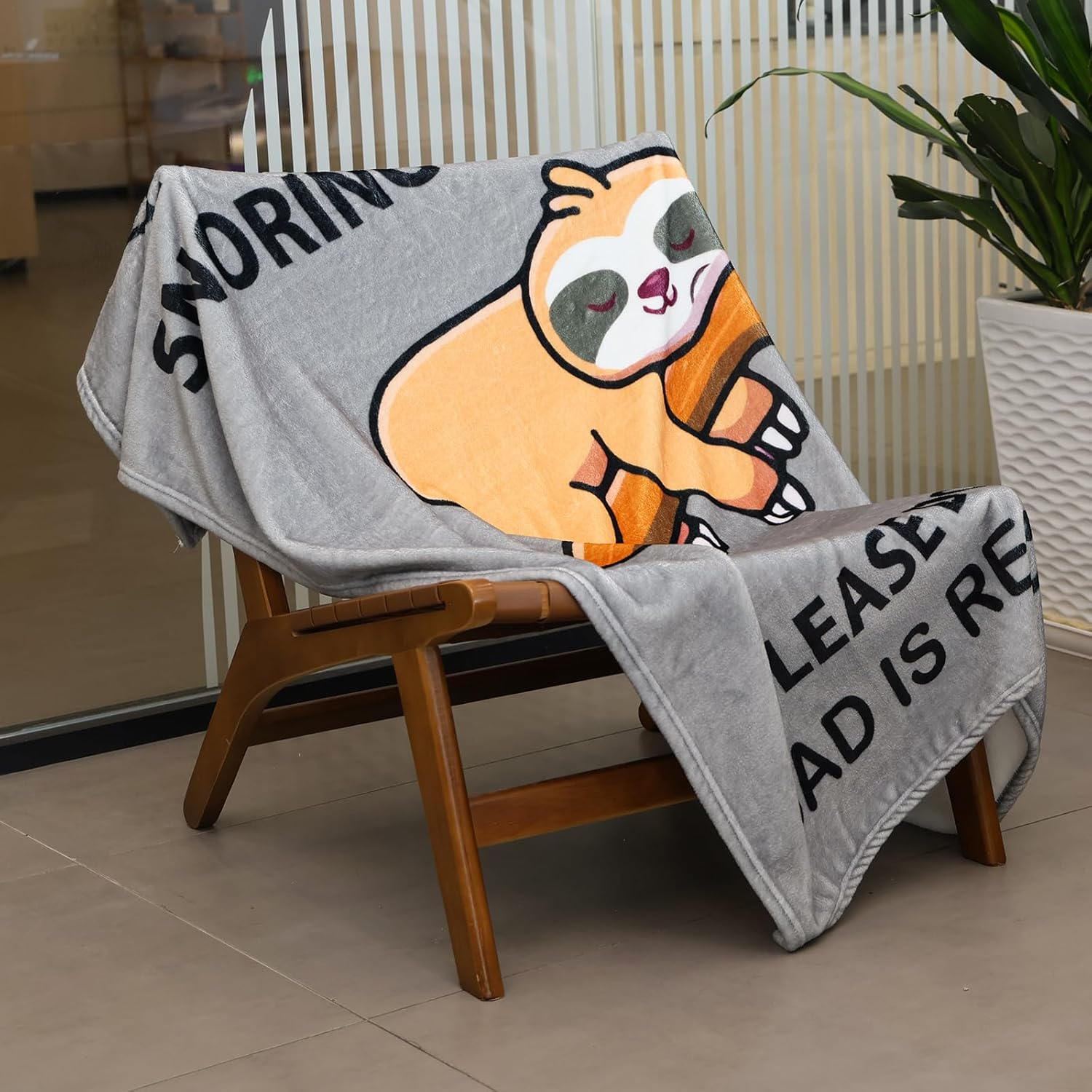 Thumbnail 5 de KAAYEE Kuscheldecke als Vatertagsgeschenk für Papa – Faultier-Design, 100% Flanell