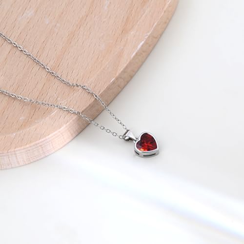 Detalle de Aliyoham Red Garnet Necklace: Silver Heart Pendant with Cubic Zirconia