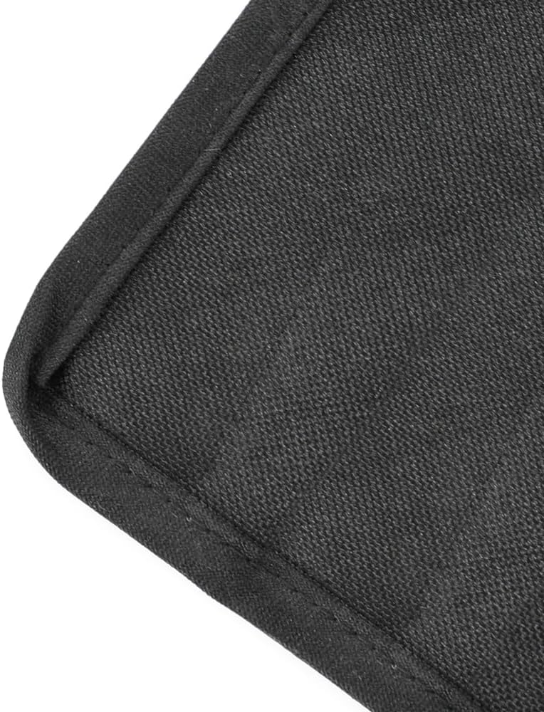 Detalle de Amazon Basics Waterproof Car Back Bench Seat Cover for Pets – 56 x 47 inches (119 x 142 cm), Black
