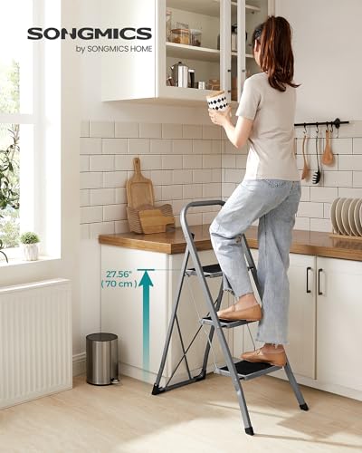 Detalle de SONGMICS 3-Step Folding Ladder – Safe, Compact Steel Step Stool