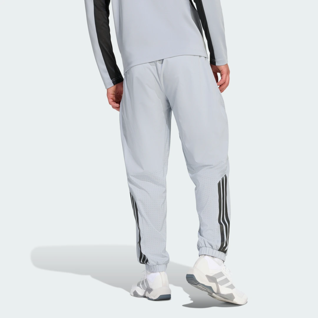 Detalle 2 de PANTALÓN DE ENTRENAMIENTO TECH ESSENTIALS de Adidas — Gris