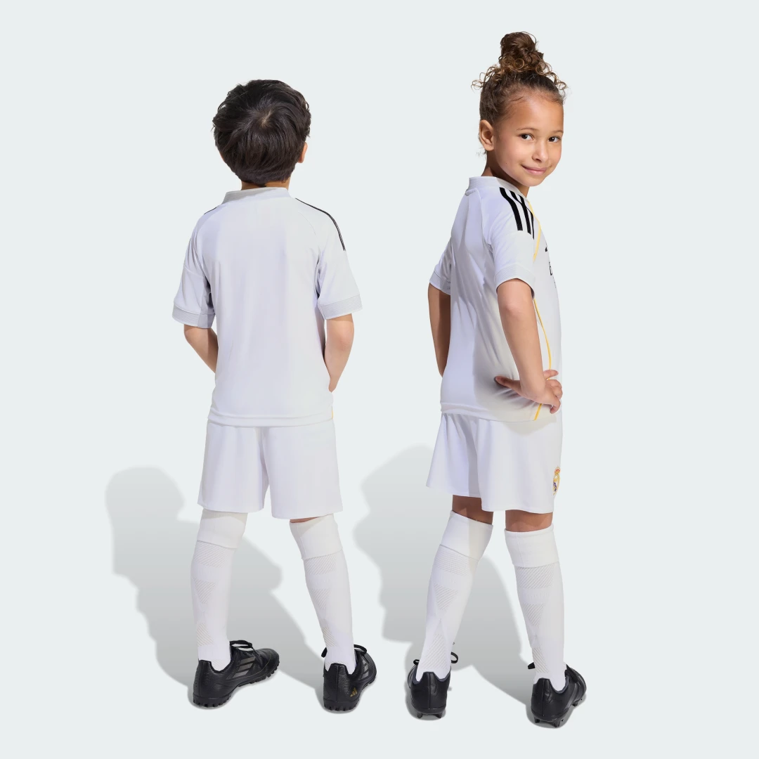 Detalle de Miniconjunto Primera Equipación Real Madrid 25/26 — Adidas
