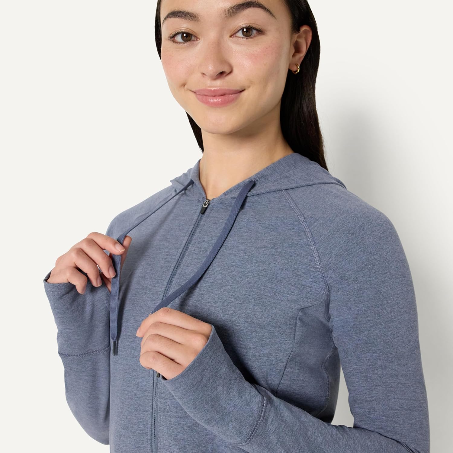 Thumbnail 3 de Amazon Essentials Women's Athletic Soft Performance Lightweight Zip Up Hoodie Jacket