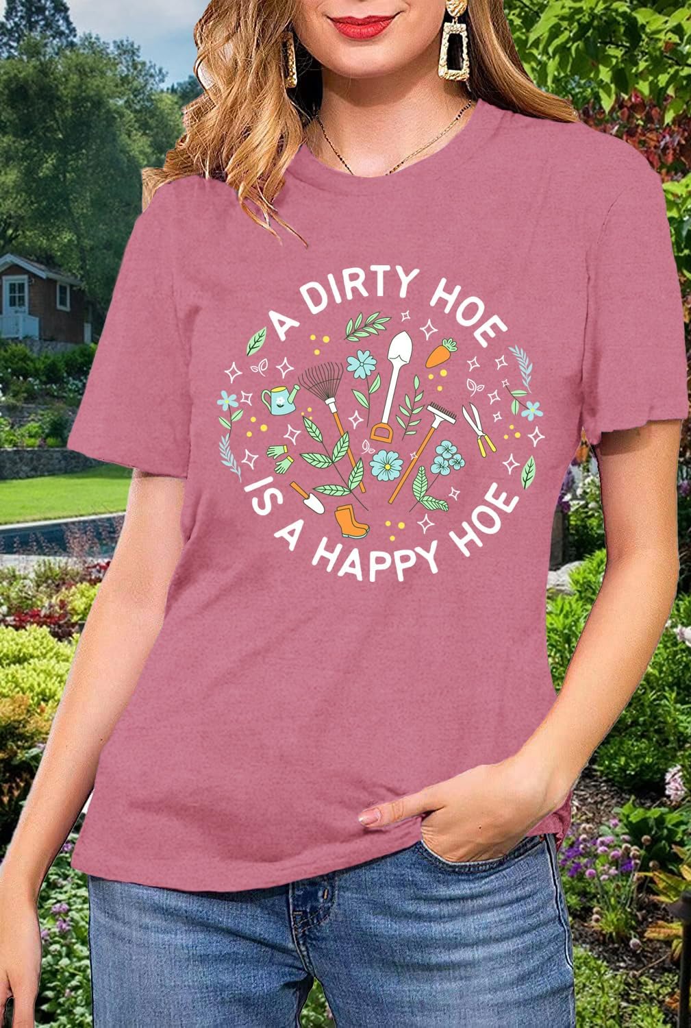 Detalle 2 de Qskall Women’s Garden T-Shirts: Farmer Gardening “A Dirty Hoe is a Happy Hoe” Tee