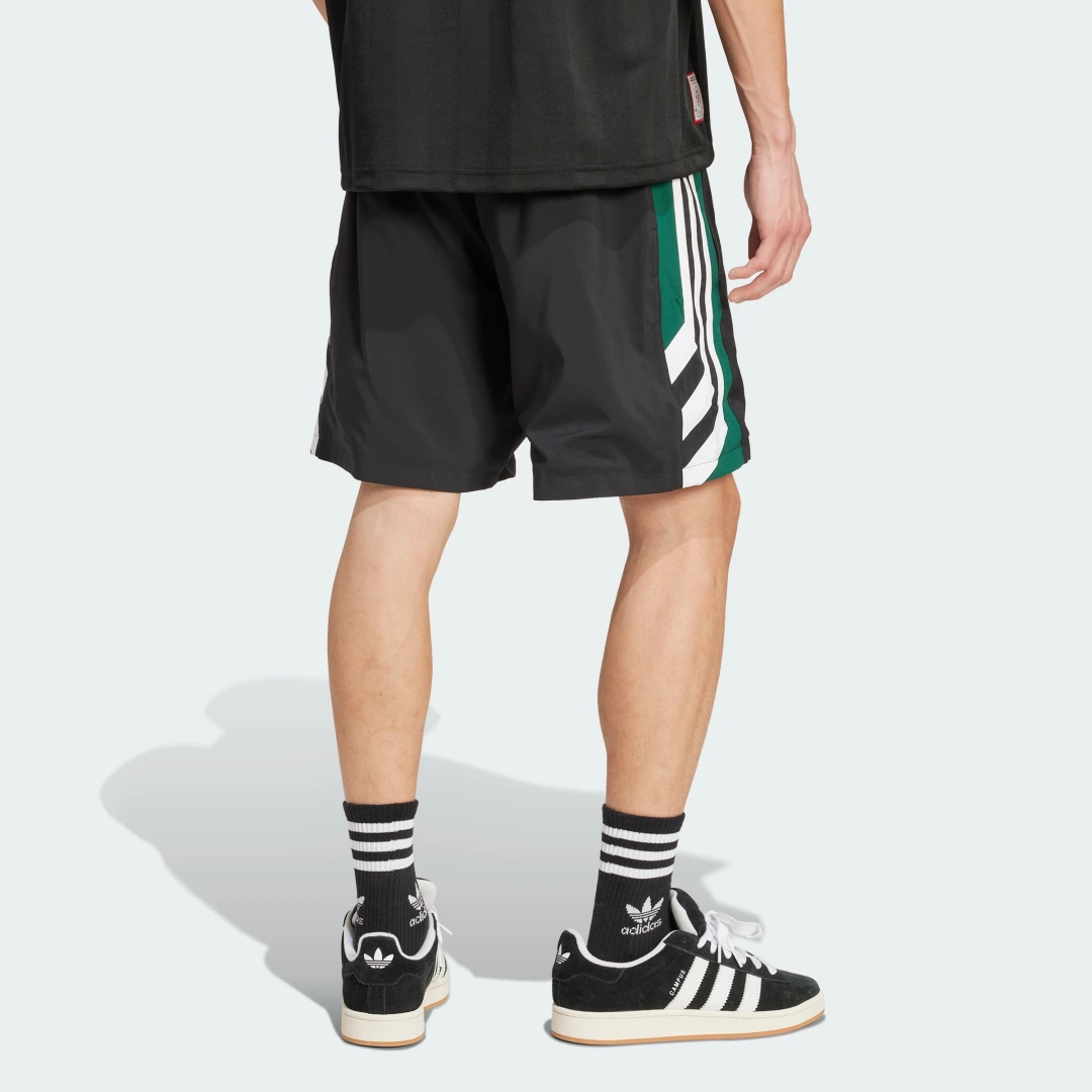 Detalle 2 de Pantalón corto de fútbol 90s Adidas — versátil y negro, para entrenos y partidos