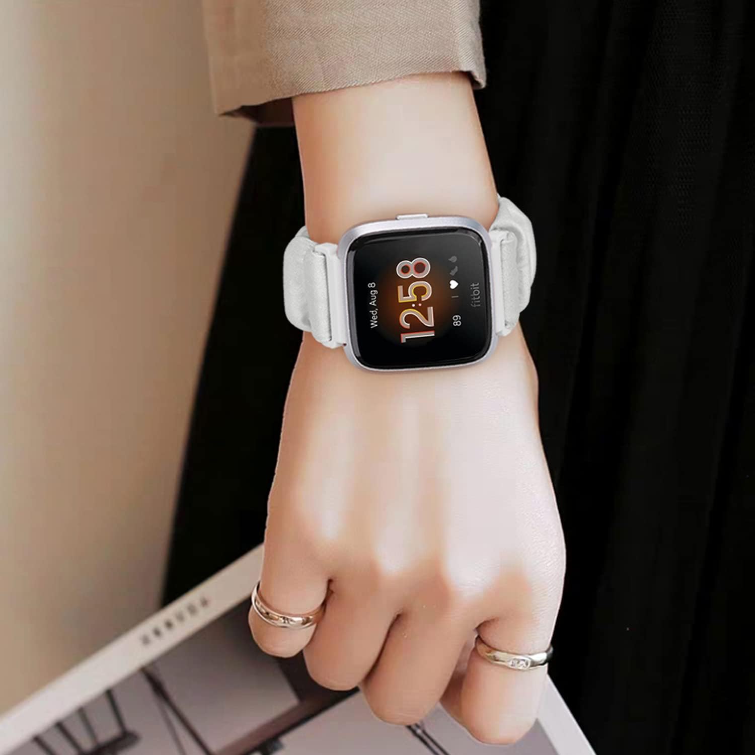 Thumbnail 5 de DKGKOO Scrunchie Strap for Fitbit Versa 4
