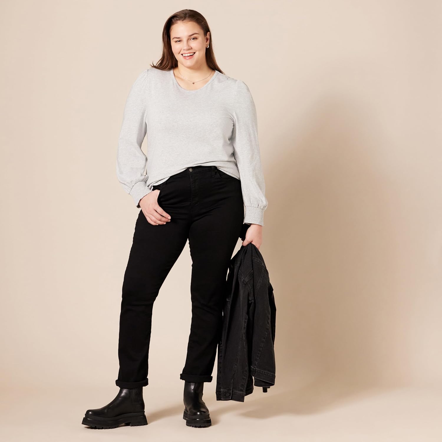Thumbnail 6 de Damen Langarm-T-Shirt von Amazon Essentials mit Rundhalsausschnitt und gesmokten Bündchen