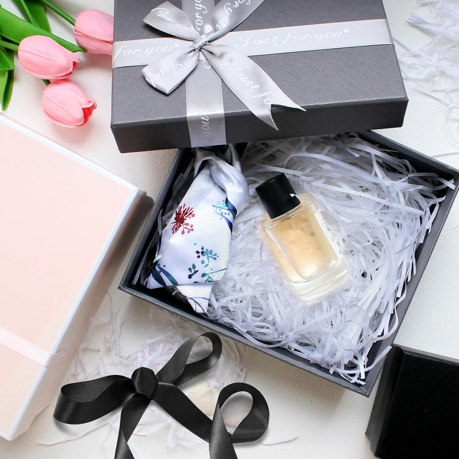 Thumbnail 2 de White Shredded Tissue Paper for Gift Boxes & Hampers, 100g – Soft, Eco-Friendly Packaging Filler