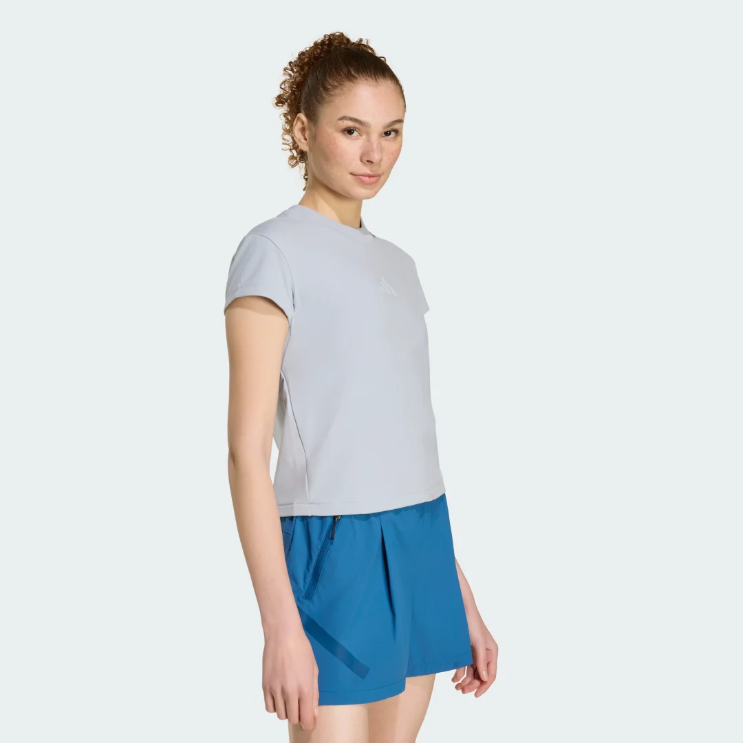 Detalle de Camiseta corta adidas Z.N.E. – color Gris