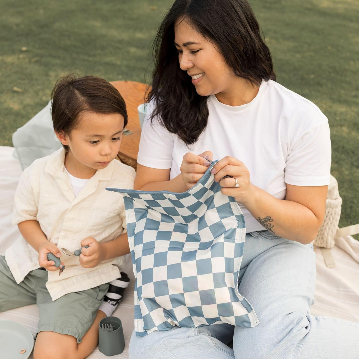 Detalle de Tiny Twinkle BGW Wet Bags, 2-Pack Waterproof Polyester Swim and Diaper Pouches