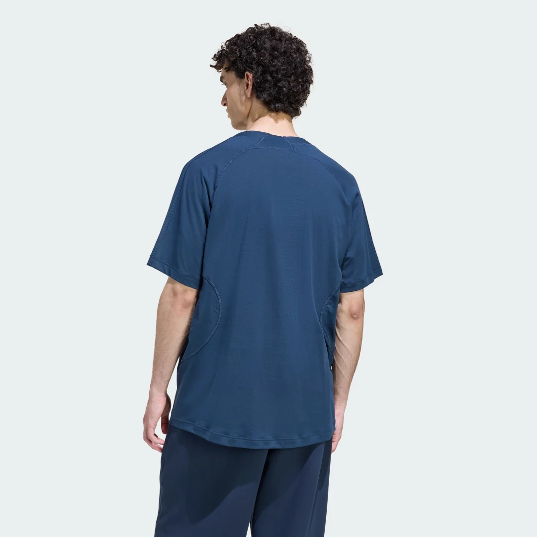 Detalle de Camiseta Clásica Cutline de Adidas – azul